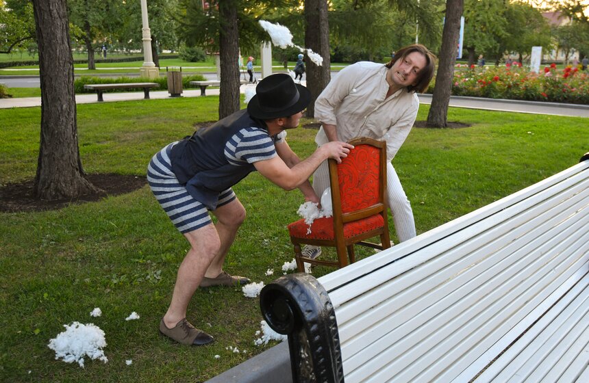 Спектакль "12 стульев" прошел на ВДНХ 17 фото