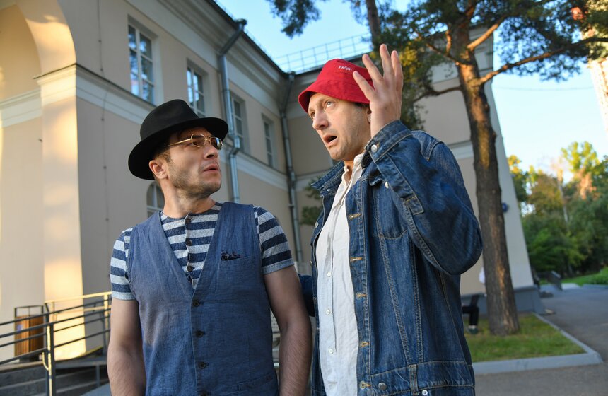 Спектакль "12 стульев" прошел на ВДНХ 6 фото