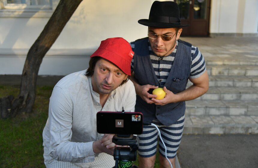 Спектакль "12 стульев" прошел на ВДНХ 8 фото