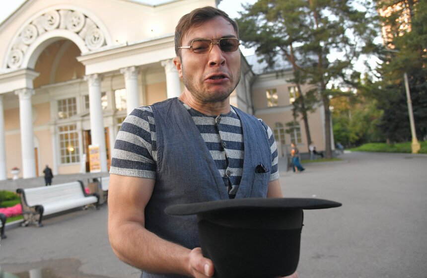 Спектакль "12 стульев" прошел на ВДНХ 20 фото