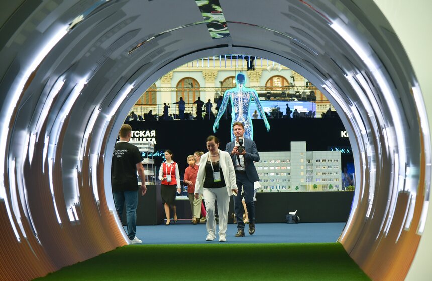 Интерактивные зоны и экскурсии организовали на МУФ-2023 в Гостином Дворе 32 фото