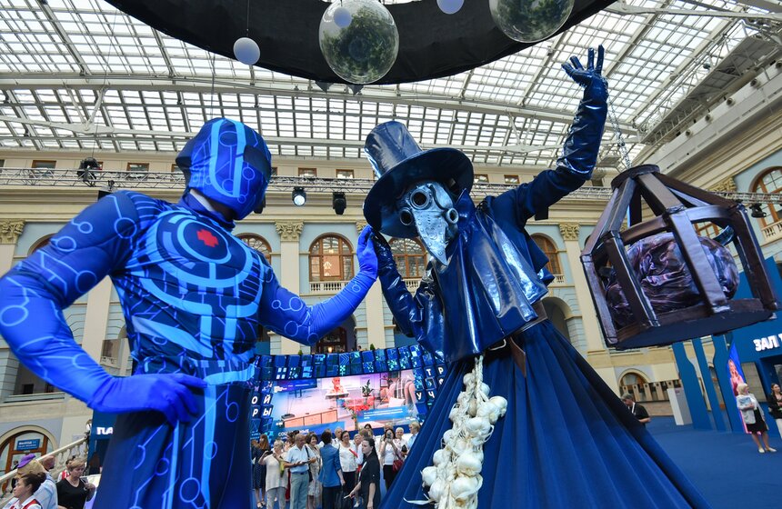 Интерактивные зоны и экскурсии организовали на МУФ-2023 в Гостином Дворе 13 фото