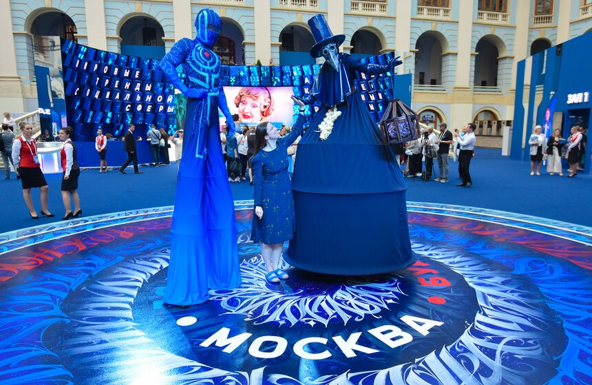 Интерактивные зоны и экскурсии организовали на МУФ-2023 в Гостином Дворе 3 фото