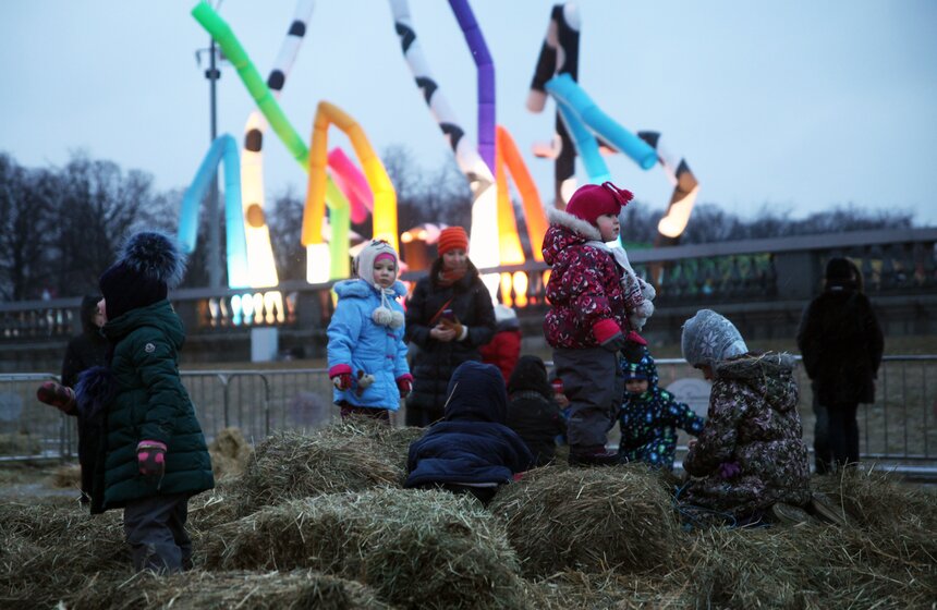 В парке Горького сожгли арт-чучело Масленицы 3 фото