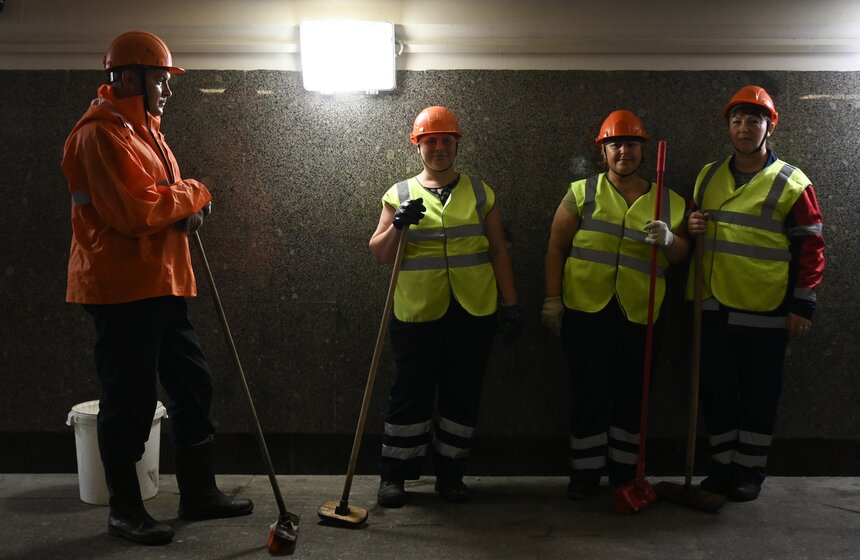 Пешеходный переход на Тверской улице в Москве очистили ко Дню города 14 фото