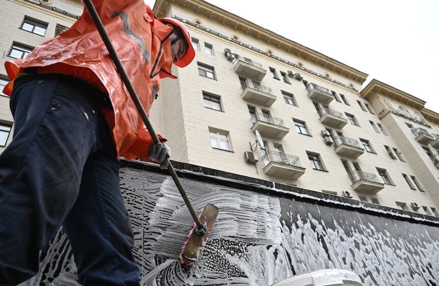 Пешеходный переход на Тверской улице в Москве очистили ко Дню города 7 фото