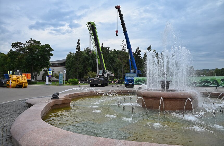 Виртуозное экскаватор-шоу прошло в "Лужниках" в рамках МУФ 26 фото