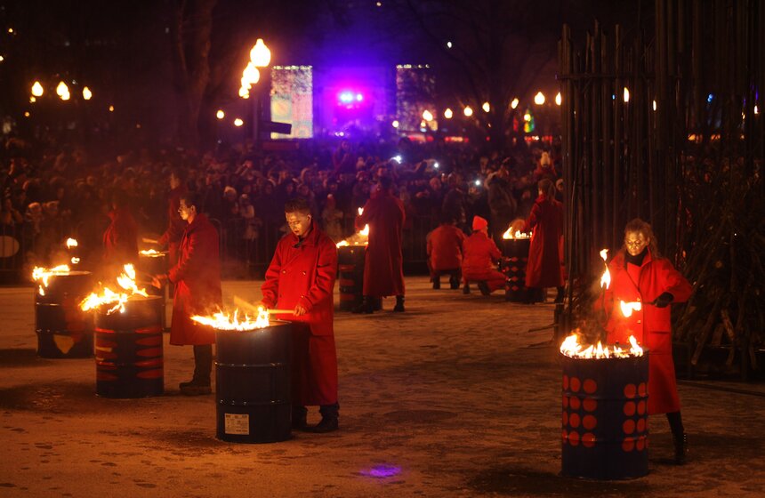 В парке Горького сожгли арт-чучело Масленицы 12 фото