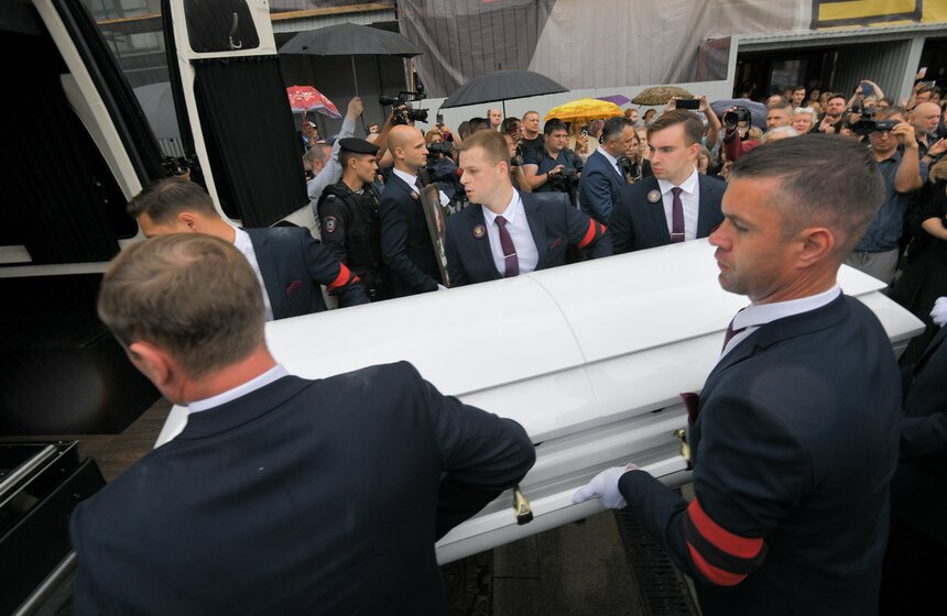 Прощание с Верой Васильевой завершилось в Театре сатиры 29 фото