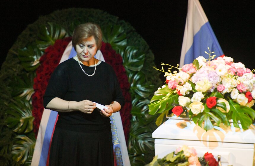 Прощание с Верой Васильевой завершилось в Театре сатиры 6 фото