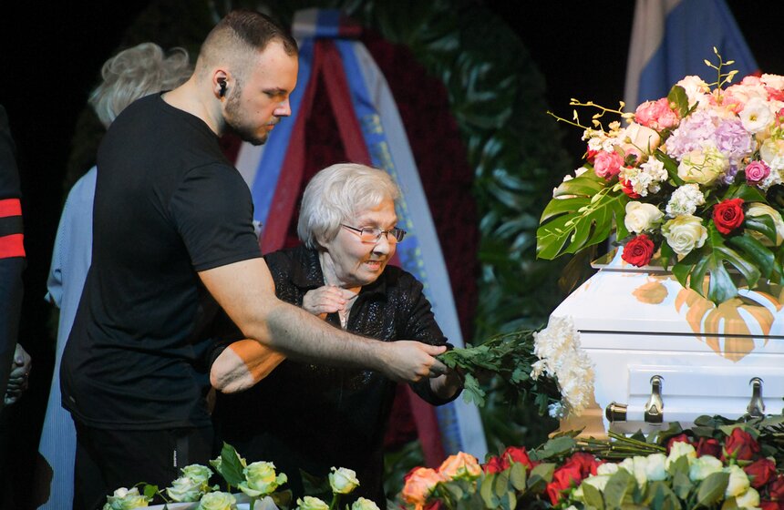 Прощание с Верой Васильевой завершилось в Театре сатиры 9 фото