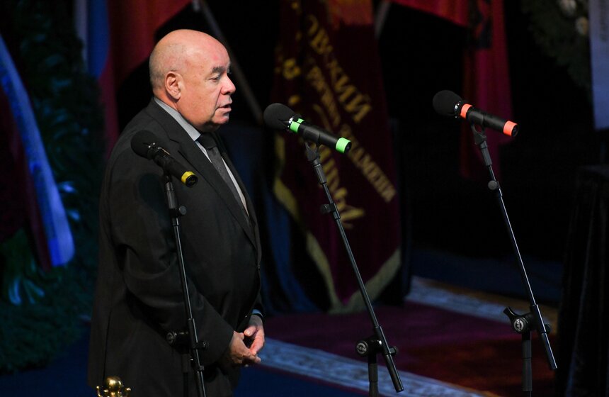 Прощание с Верой Васильевой завершилось в Театре сатиры 21 фото