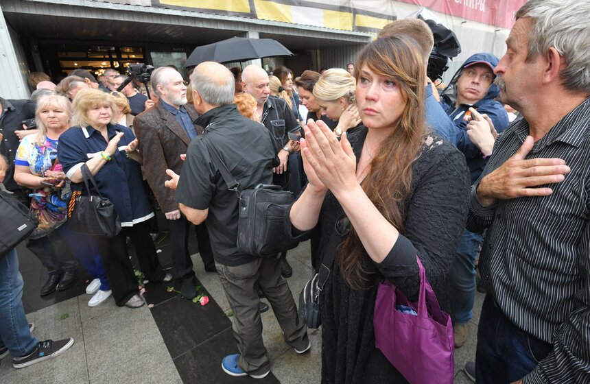 Прощание с Верой Васильевой завершилось в Театре сатиры 30 фото