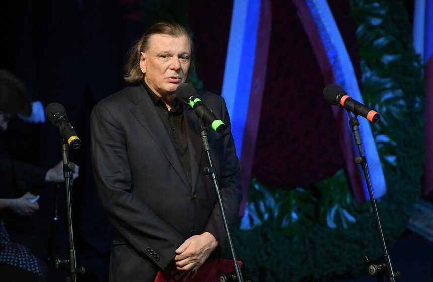 Прощание с Верой Васильевой завершилось в Театре сатиры 15 фото