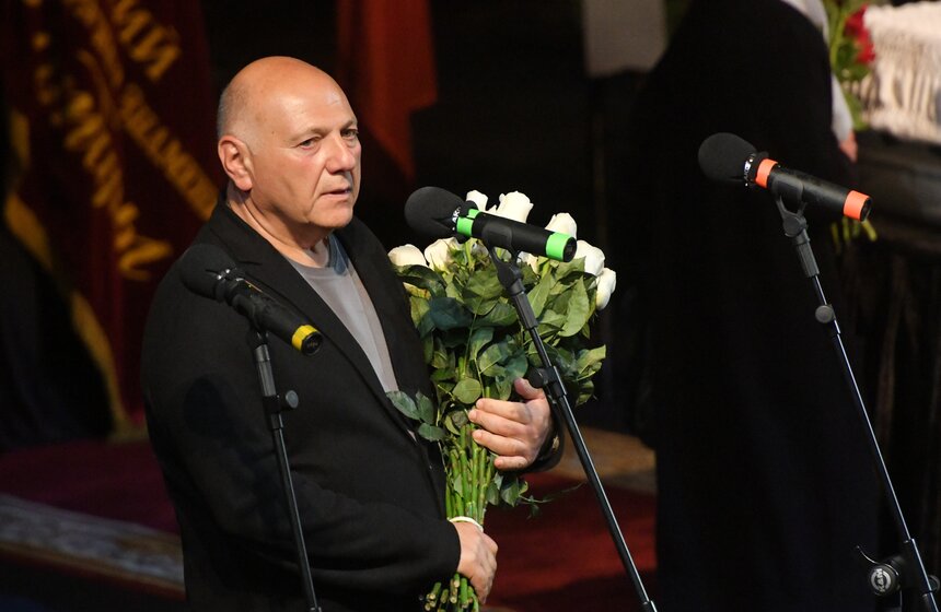 Прощание с Верой Васильевой завершилось в Театре сатиры 19 фото