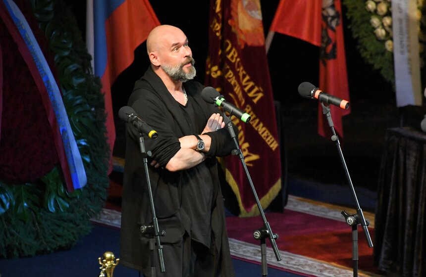 Прощание с Верой Васильевой завершилось в Театре сатиры 23 фото