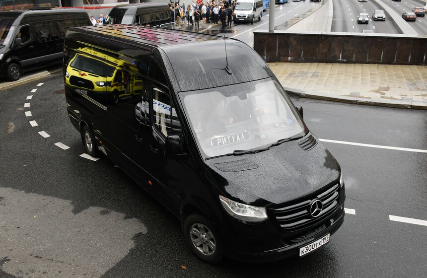 Прощание с Верой Васильевой завершилось в Театре сатиры 32 фото