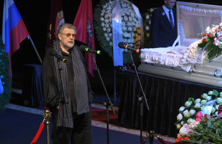 Прощание с Верой Васильевой завершилось в Театре сатиры 18 фото