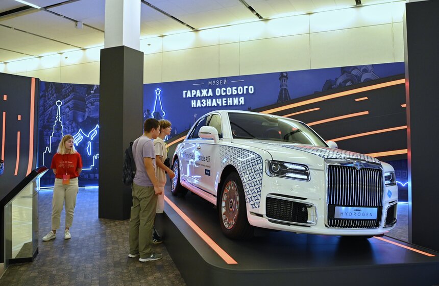 Выставка о транспорте Москвы с самой большой голограммой открылась в ЦВЗ "Манеж" 23 фото