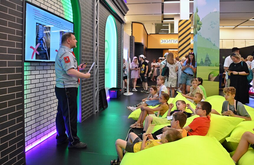 Выставка о транспорте Москвы с самой большой голограммой открылась в ЦВЗ "Манеж" 14 фото