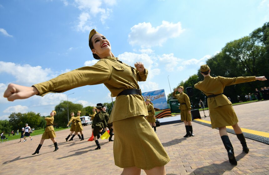 Фестиваль славянского искусства "Русское поле" завершился в заповеднике "Коломенское" 8 фото