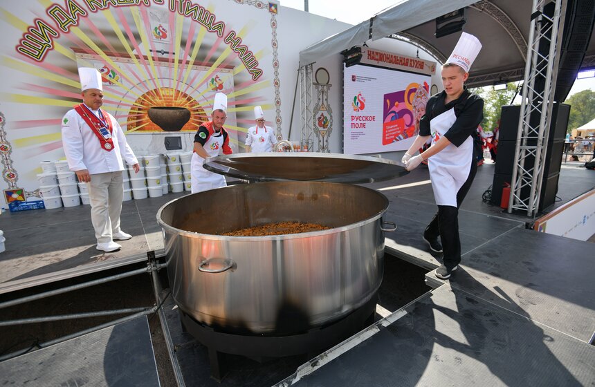 Фестиваль славянского искусства "Русское поле" завершился в заповеднике "Коломенское" 19 фото