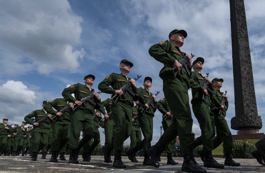 Присяга на Поклонной горе: 416 новобранцев вступили в Семеновский полк 27 фото