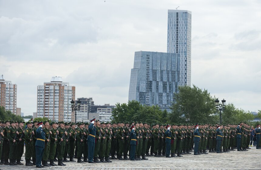 Присяга на Поклонной горе: 416 новобранцев вступили в Семеновский полк 25 фото