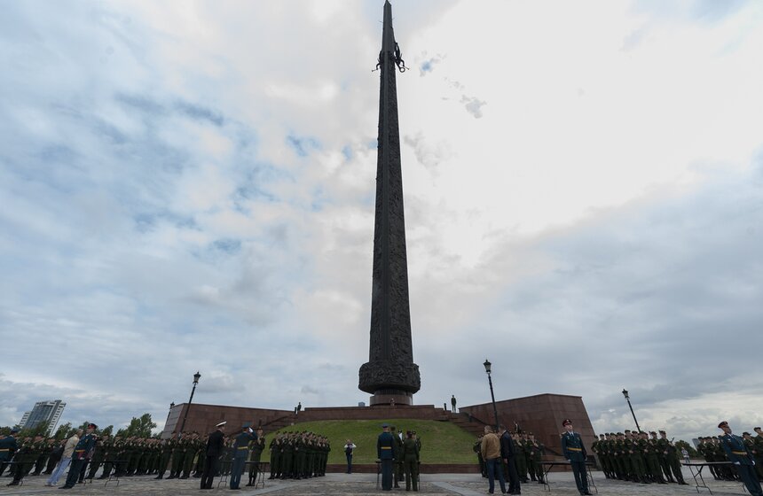 Присяга на Поклонной горе: 416 новобранцев вступили в Семеновский полк 21 фото