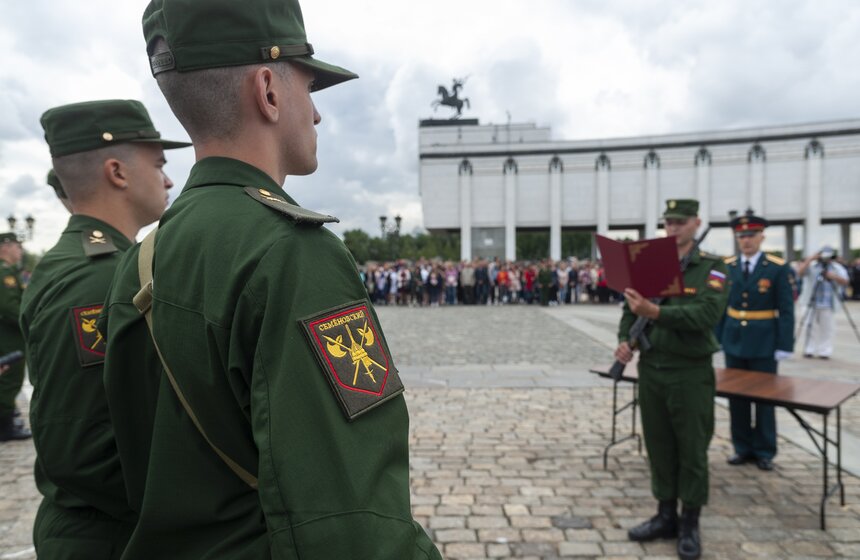 Присяга на Поклонной горе: 416 новобранцев вступили в Семеновский полк 17 фото
