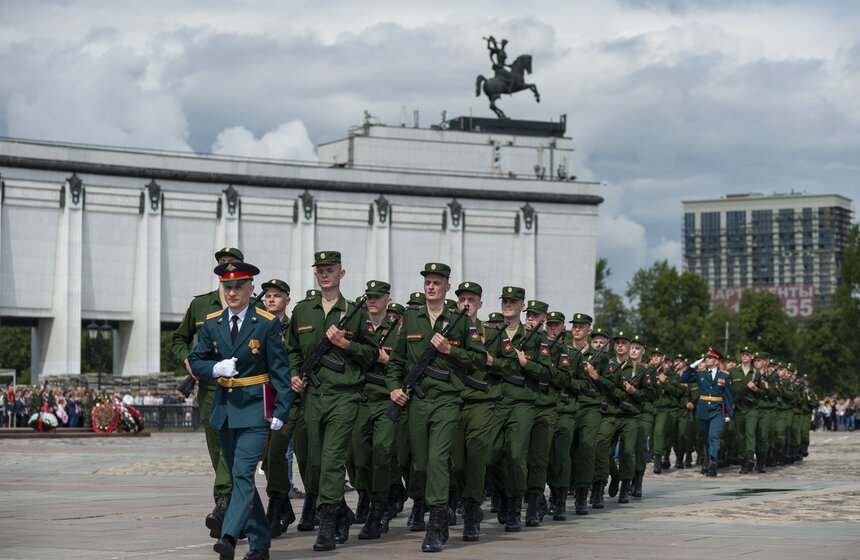 Присяга на Поклонной горе: 416 новобранцев вступили в Семеновский полк 28 фото