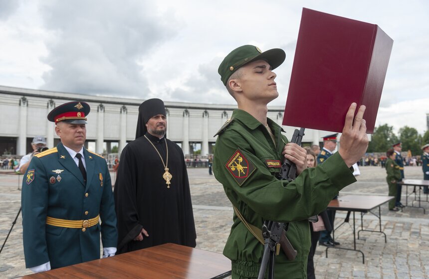 Присяга на Поклонной горе: 416 новобранцев вступили в Семеновский полк 10 фото