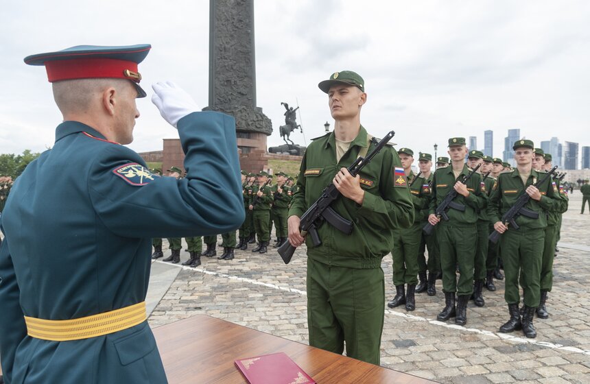 Присяга на Поклонной горе: 416 новобранцев вступили в Семеновский полк 9 фото