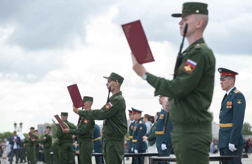 Присяга на Поклонной горе: 416 новобранцев вступили в Семеновский полк 11 фото