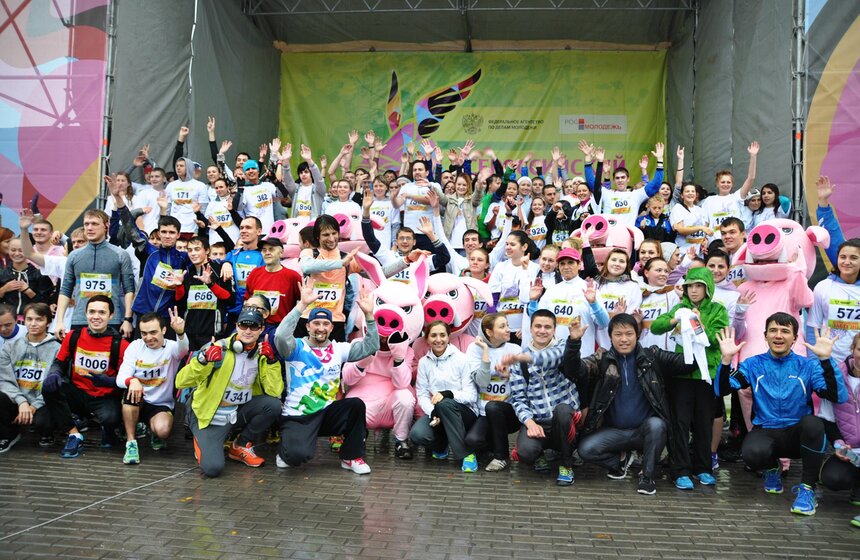 На Воробьевской набережной завершился марафон "Беги за мной" 9 фото