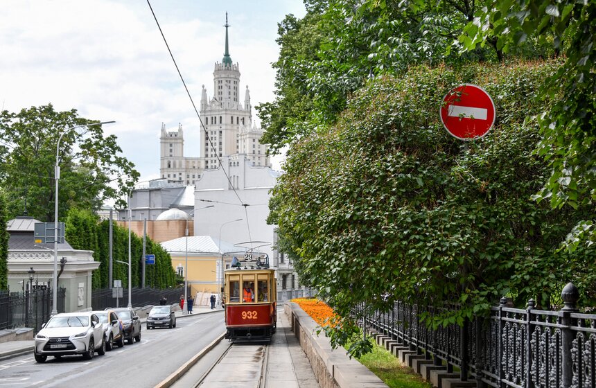 Впервые парад прошел в День московского транспорта