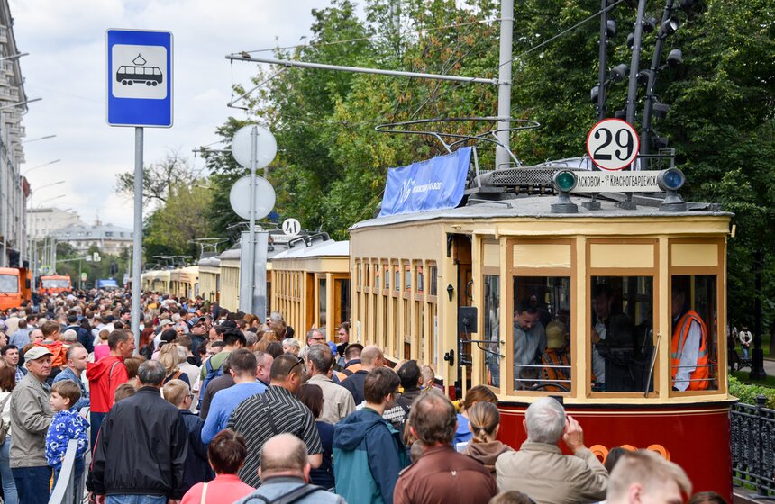Парад трамваев в городе проводят с 2014 года, предыдущий прошел 20 апреля