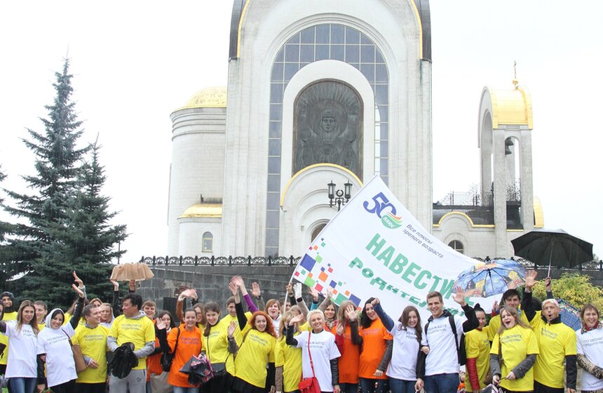 В Москве прошел флешмоб "Навестите родителей" 3 фото