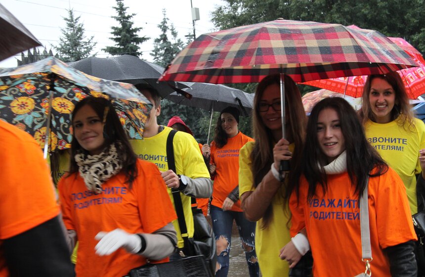 В Москве прошел флешмоб "Навестите родителей" 2 фото