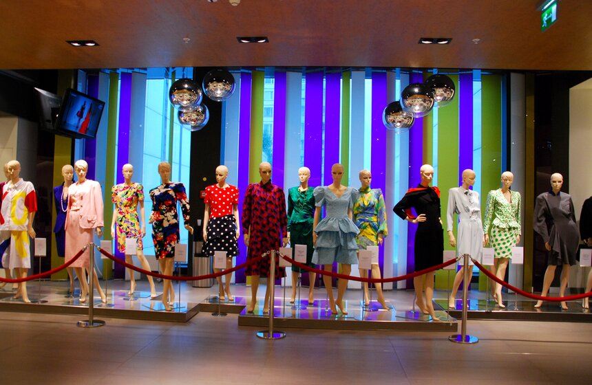 В столице проходит выставка "Гламур 80-х" 10 фото