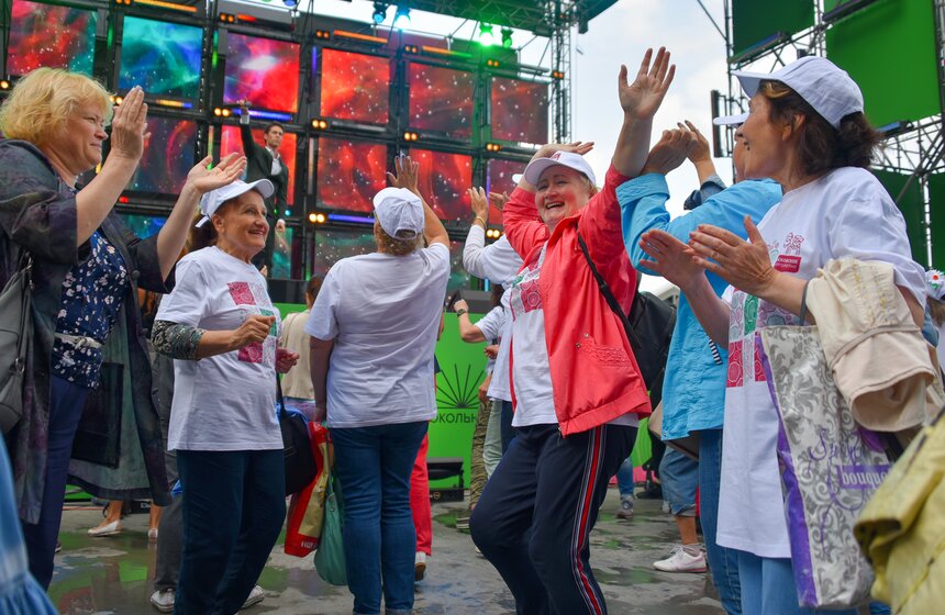 В "Сокольниках" прошел танцевальный марафон "Московского долголетия" 16 фото