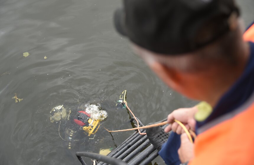 Мосгаз проверил состояние подводного газопровода-дюкера "Щукинский" 15 фото