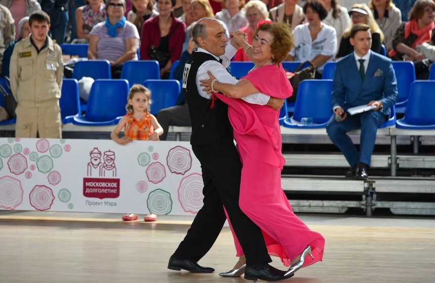 В "Сокольниках" прошел танцевальный марафон "Московского долголетия" 1 фото