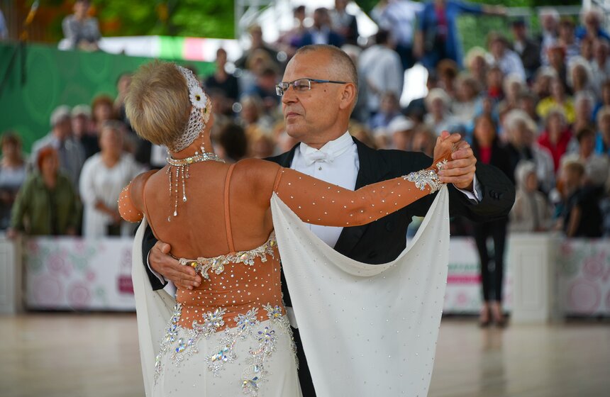 В "Сокольниках" прошел танцевальный марафон "Московского долголетия" 8 фото