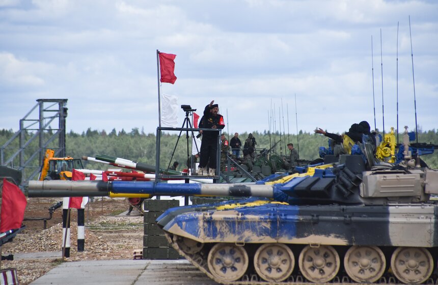 На полигоне Алабино прошла пристрелка участников "Танкового Биатлона" 8 фото