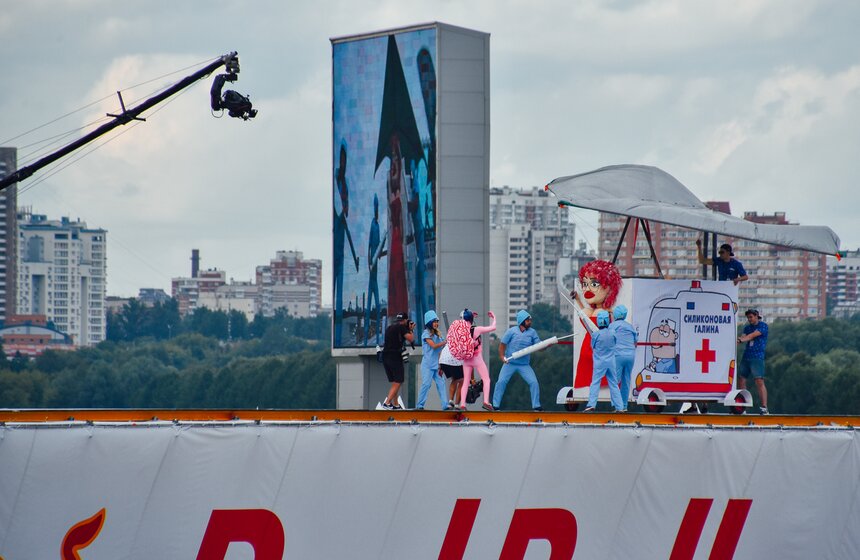 "Люля-Кебабочка" и "Шаурмяу". В Москве состоялся фестиваль Red Bull Flugtag – 2019 29 фото