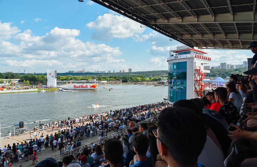 "Люля-Кебабочка" и "Шаурмяу". В Москве состоялся фестиваль Red Bull Flugtag – 2019 17 фото