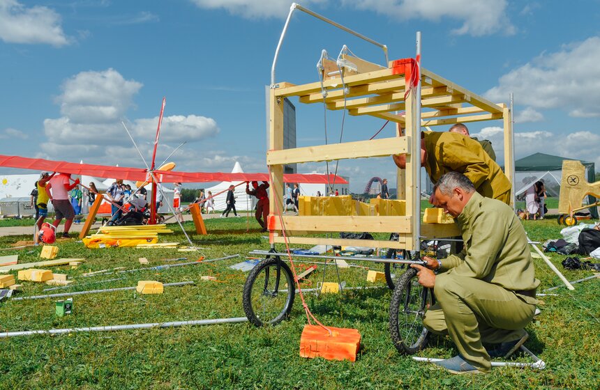 "Люля-Кебабочка" и "Шаурмяу". В Москве состоялся фестиваль Red Bull Flugtag – 2019 7 фото
