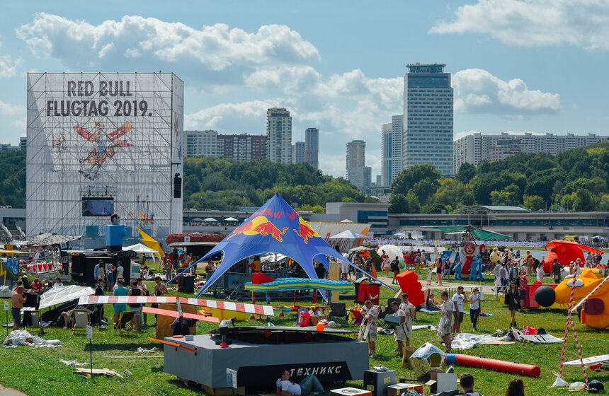 "Люля-Кебабочка" и "Шаурмяу". В Москве состоялся фестиваль Red Bull Flugtag – 2019 1 фото