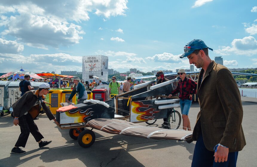 "Люля-Кебабочка" и "Шаурмяу". В Москве состоялся фестиваль Red Bull Flugtag – 2019 3 фото